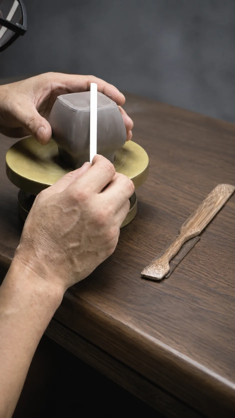 Hand-built Yinao body profile check in the XUJIE workshop